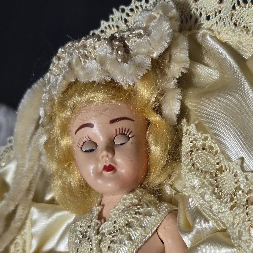 VTG OOAK Bride Doll Wall Decor Lid Eyes Open‎ & Shut Jointed Arms Handmade RARE